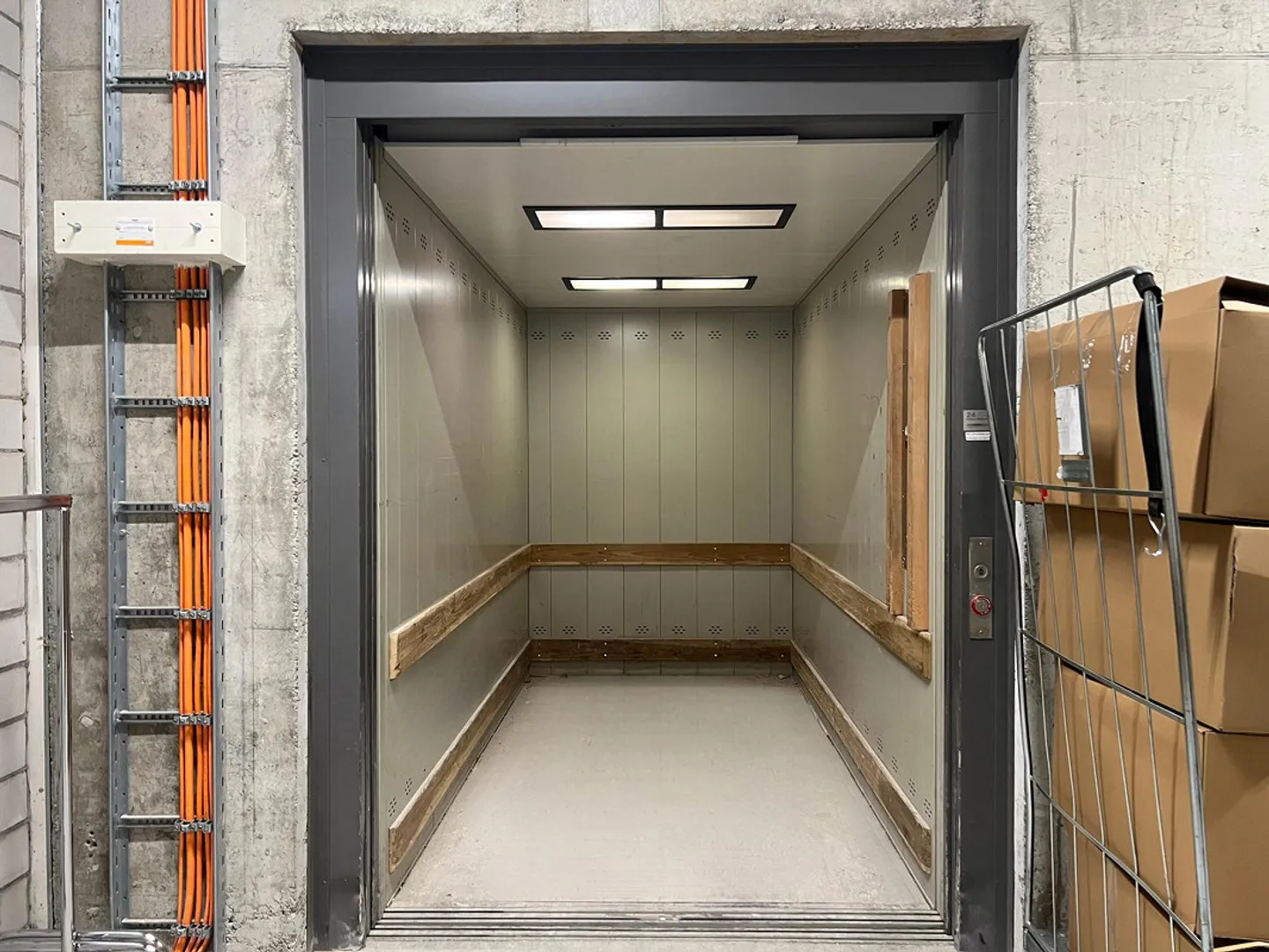 Spazi di stoccaggio centrali con ascensore - da 20 a 76 m2! - Foto 3 di 7