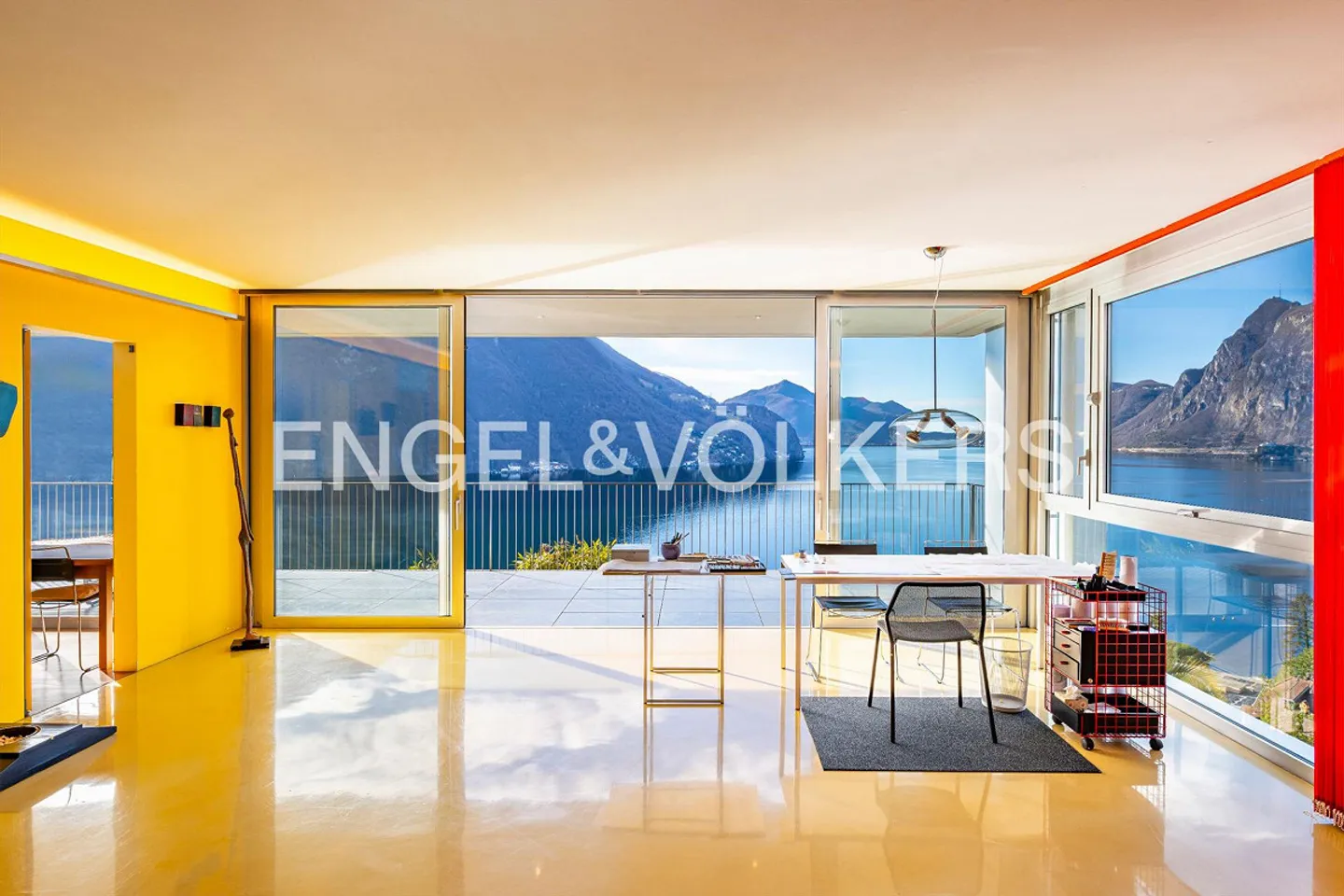 Chalet mit atemberaubendem Seeblick - Foto 3 von 13