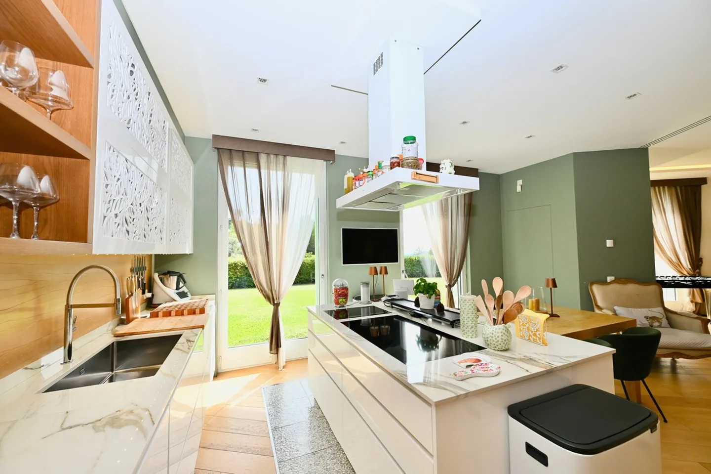 Spacious Luxury Apartment with Garden in the Collina d'Oro Resort - Photo 9 of 25