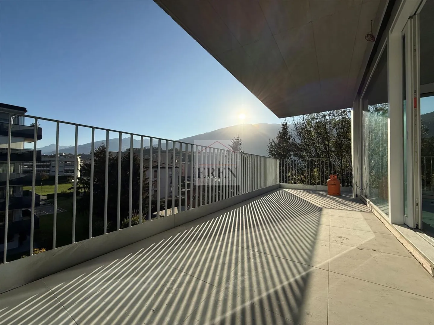 Magnifico appartamento attico 4,5 nuovo con vista panoramica e terrazza sud-est di 55 m2 - Foto 8 di 13