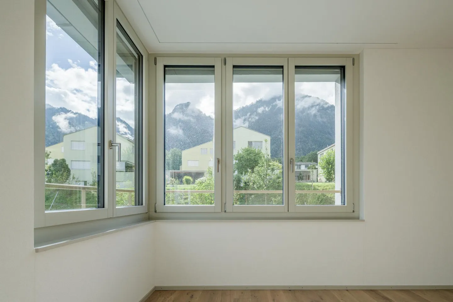 Nouvel appartement avec un agencement spacieux et une terrasse couverte - Photo 3 sur 7