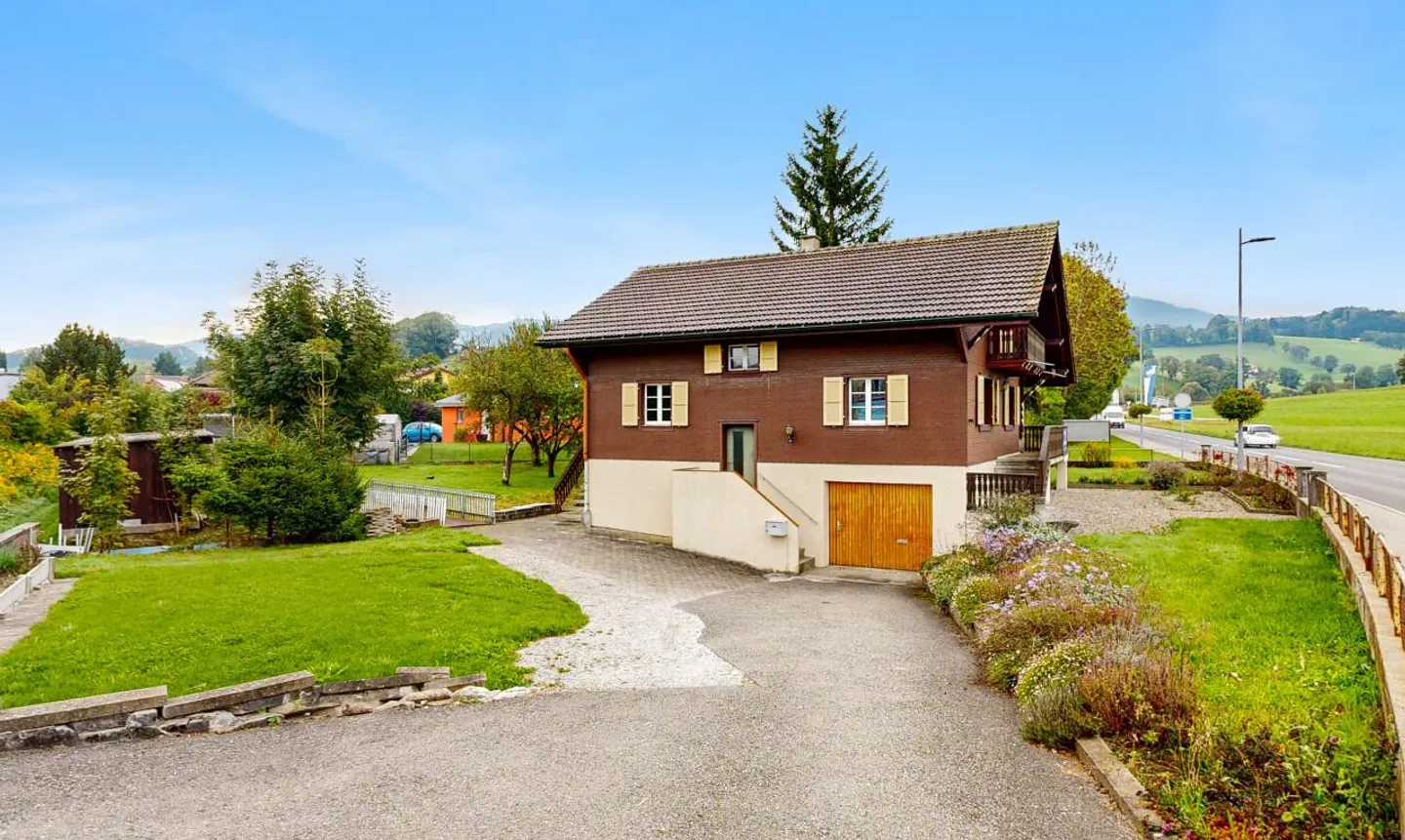 Charmantes Chalet mit großem Grundstück und schönem Potenzial - Foto 1 von 13