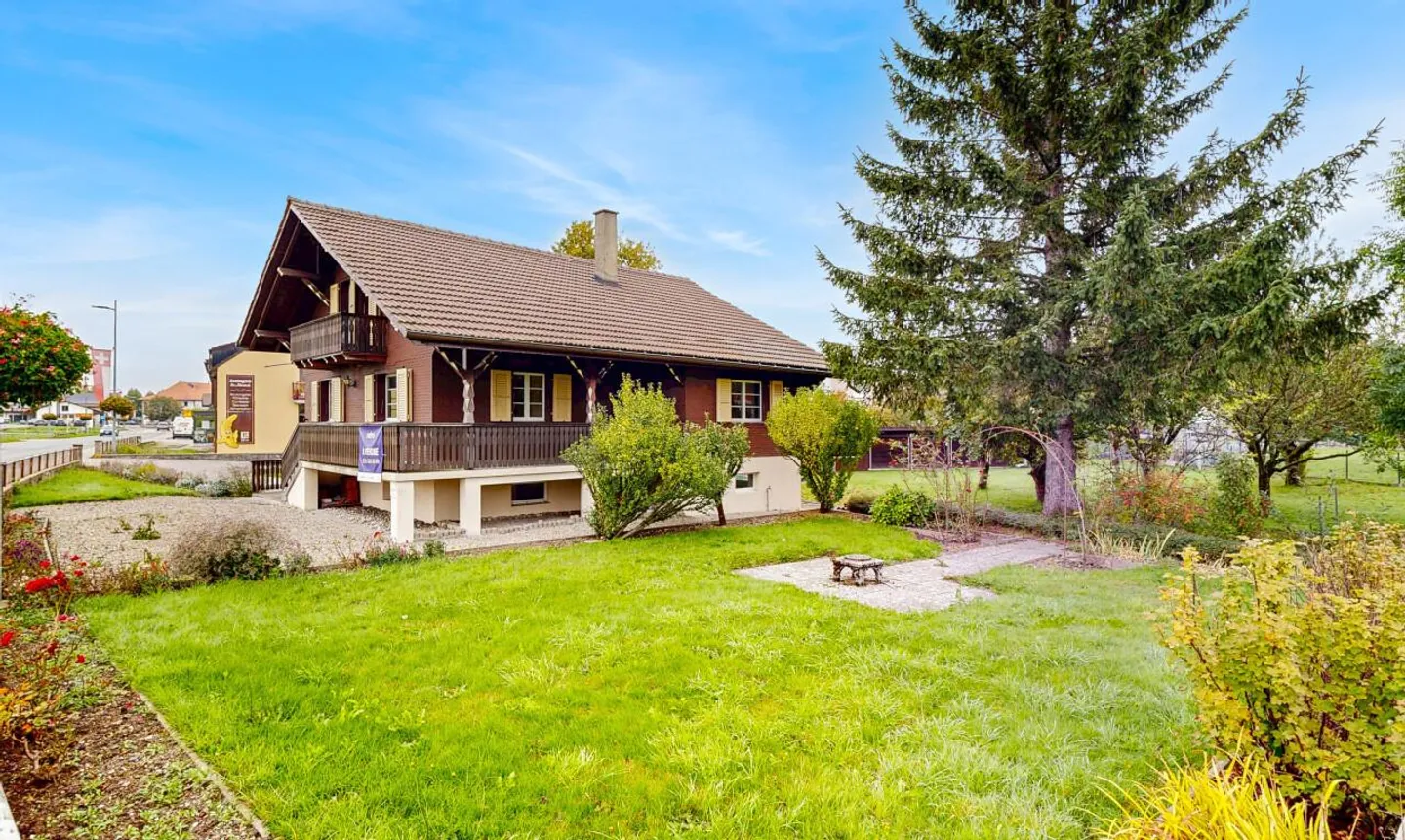 Charmantes Chalet mit großem Grundstück und schönem Potenzial - Foto 2 von 13