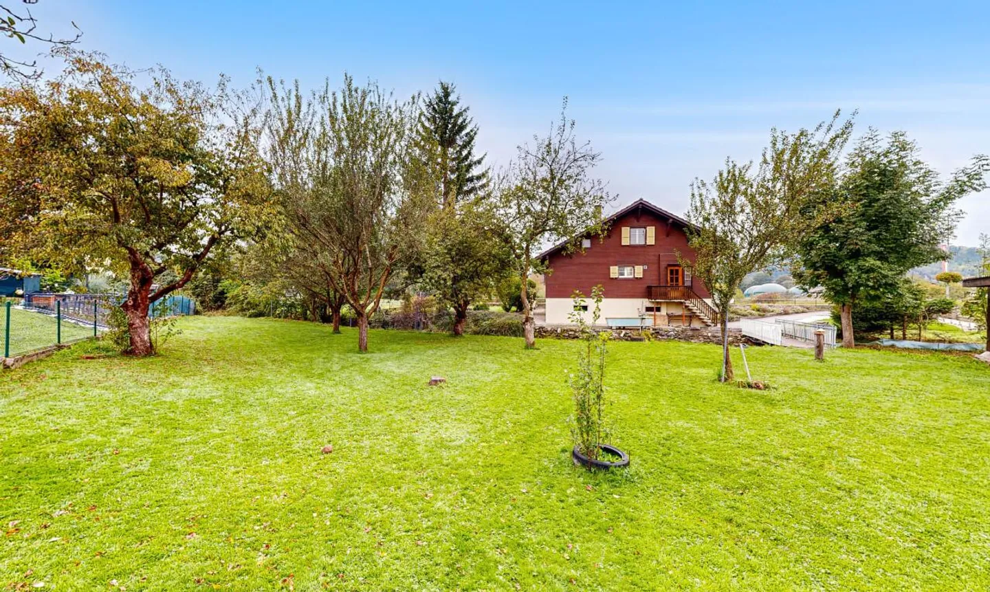 Charmantes Chalet mit großem Grundstück und schönem Potenzial - Foto 4 von 13