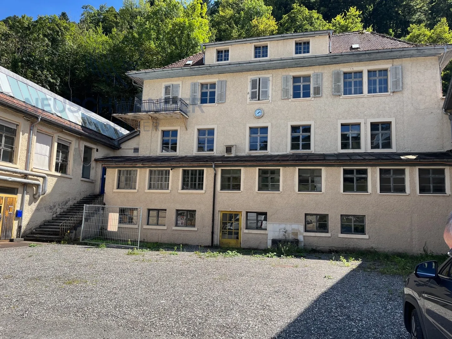 Industrial site housing leased spaces with very good yield - Photo 5 of 12