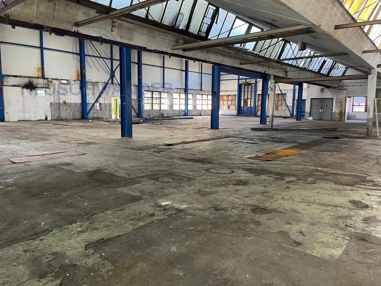 Industrial site housing leased spaces with very good yield - Photo 9 of 12