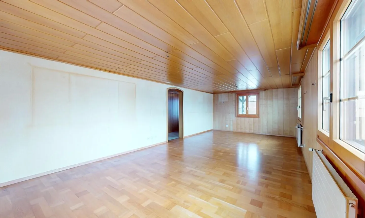 Charmantes Chalet mit großem Grundstück und schönem Potenzial - Foto 8 von 13