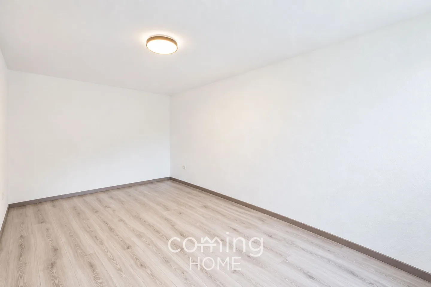Charming half of a house with three residential units in the Saastal. - Photo 3 of 16