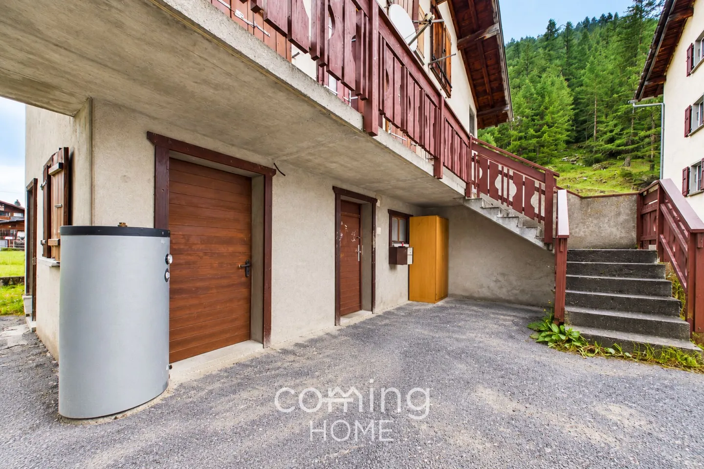 Charming half of a house with three residential units in the Saastal. - Photo 15 of 16
