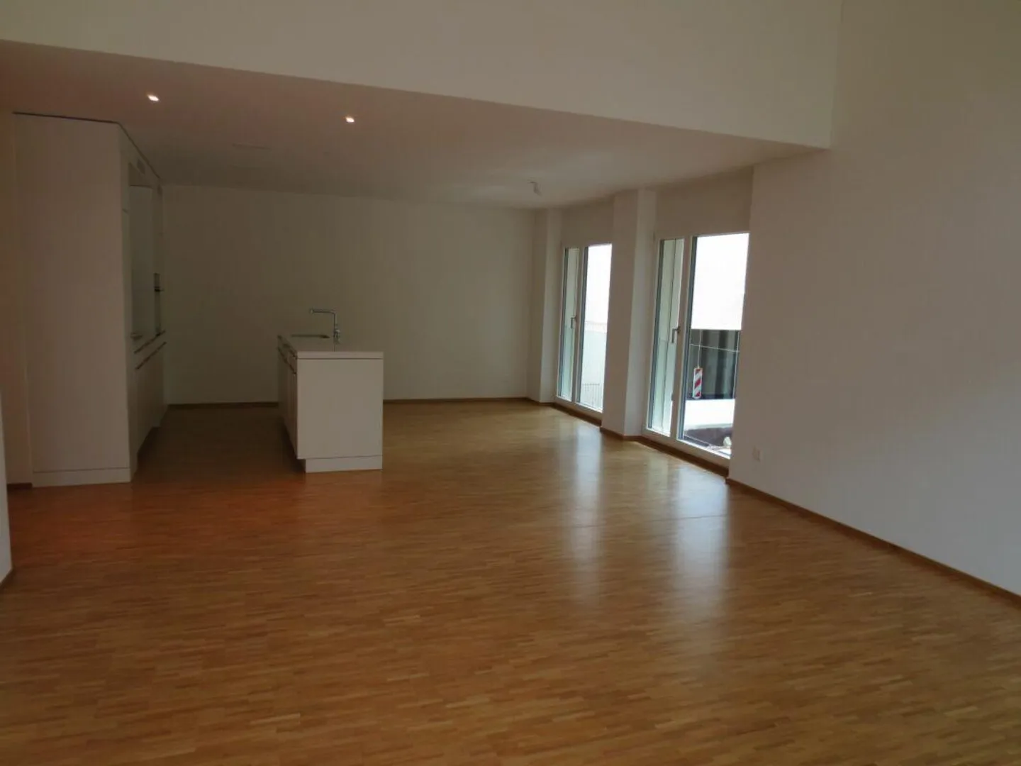 Appartement moderne de 3,5 pièces au centre du village - Photo 4 sur 9