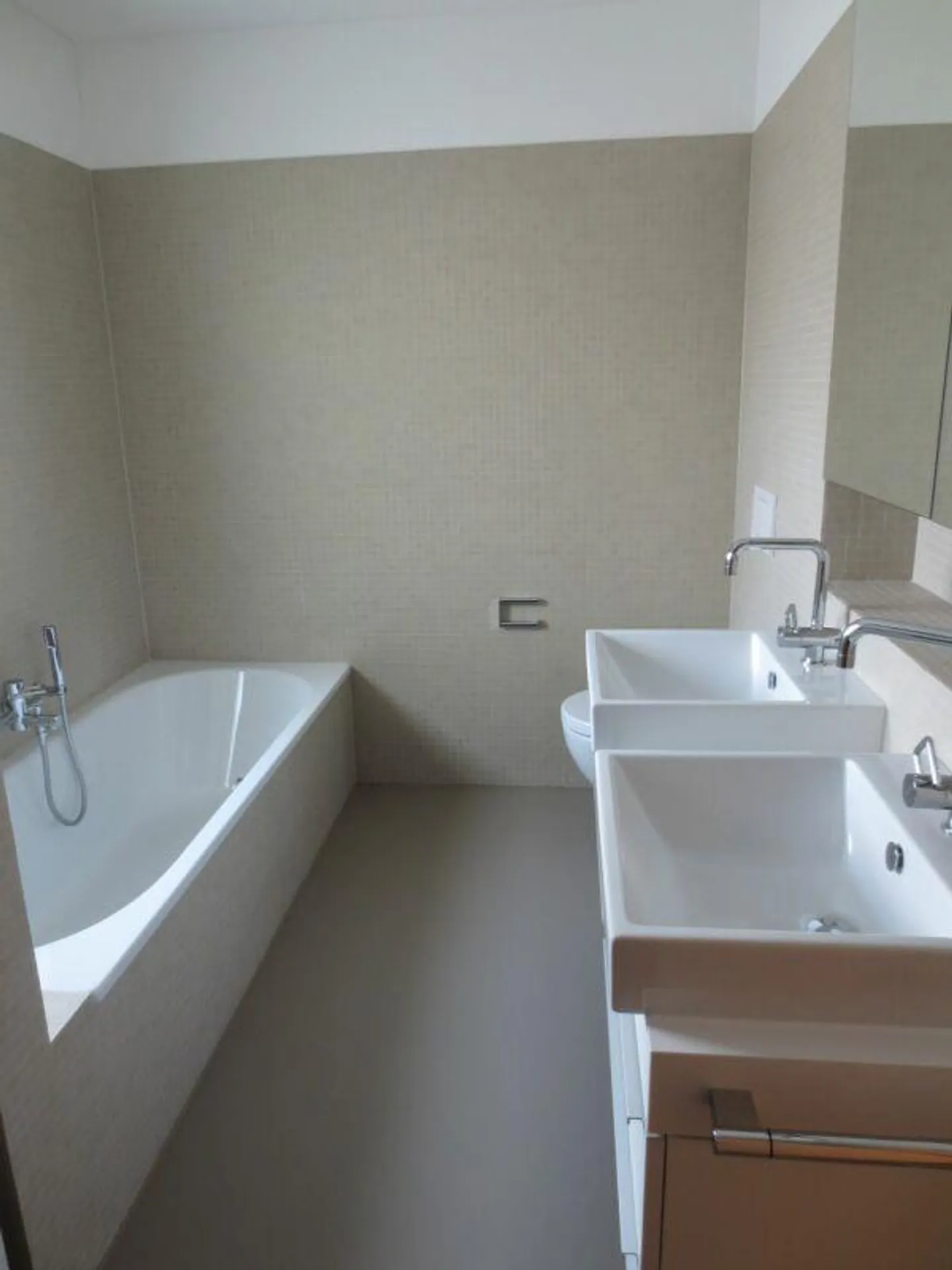 Appartement moderne de 3,5 pièces au centre du village - Photo 5 sur 9