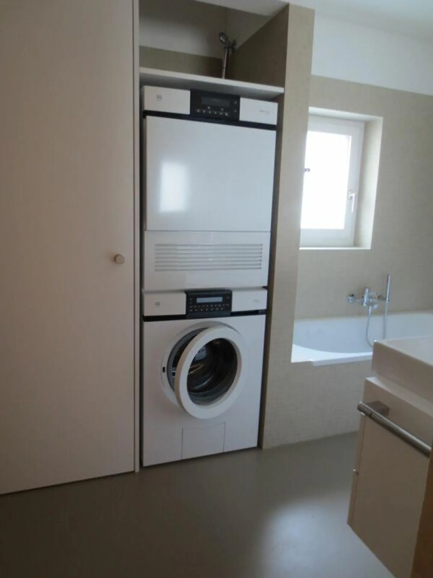 Appartement moderne de 3,5 pièces au centre du village - Photo 7 sur 9