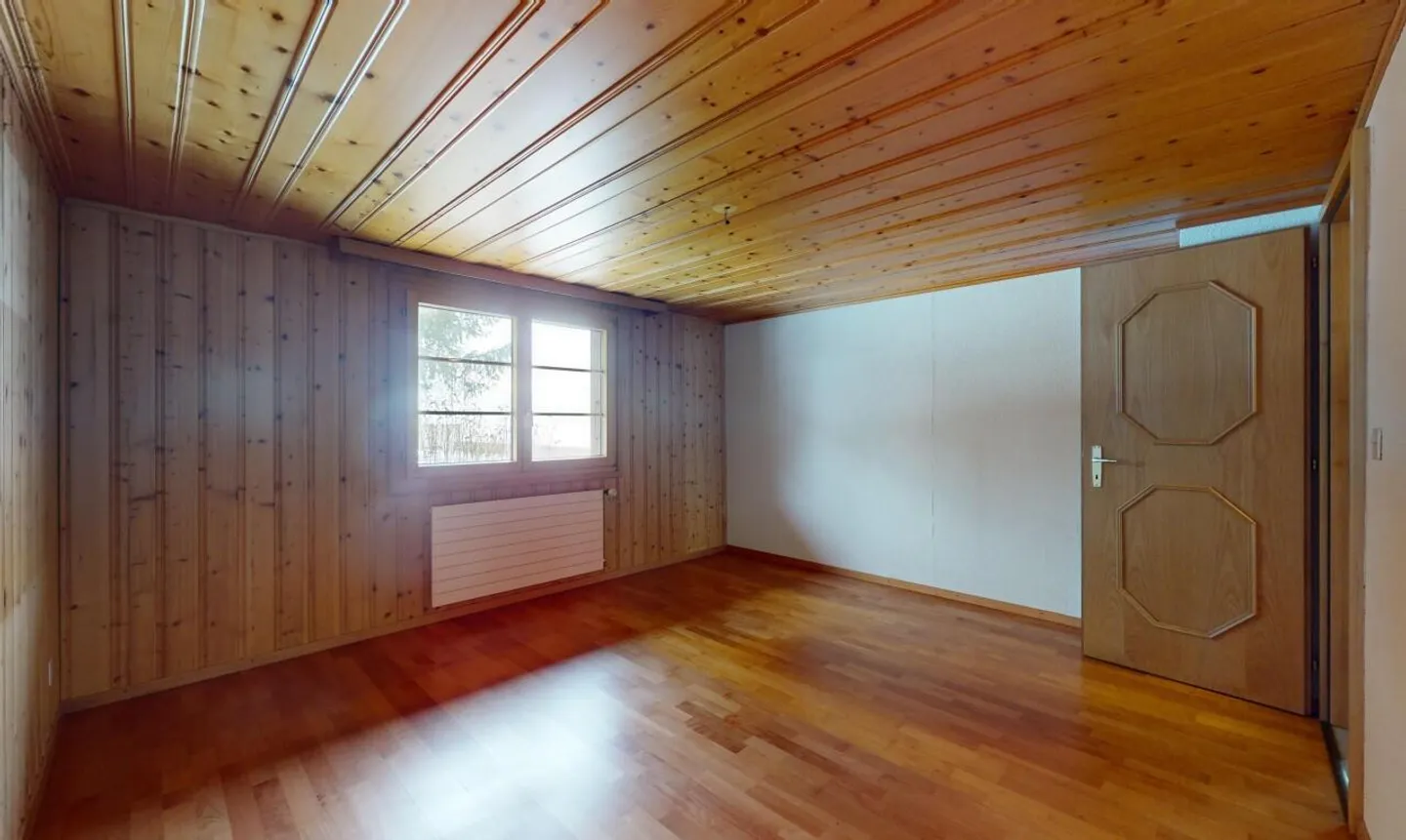 Charmantes Chalet mit großem Grundstück und schönem Potenzial - Foto 11 von 13