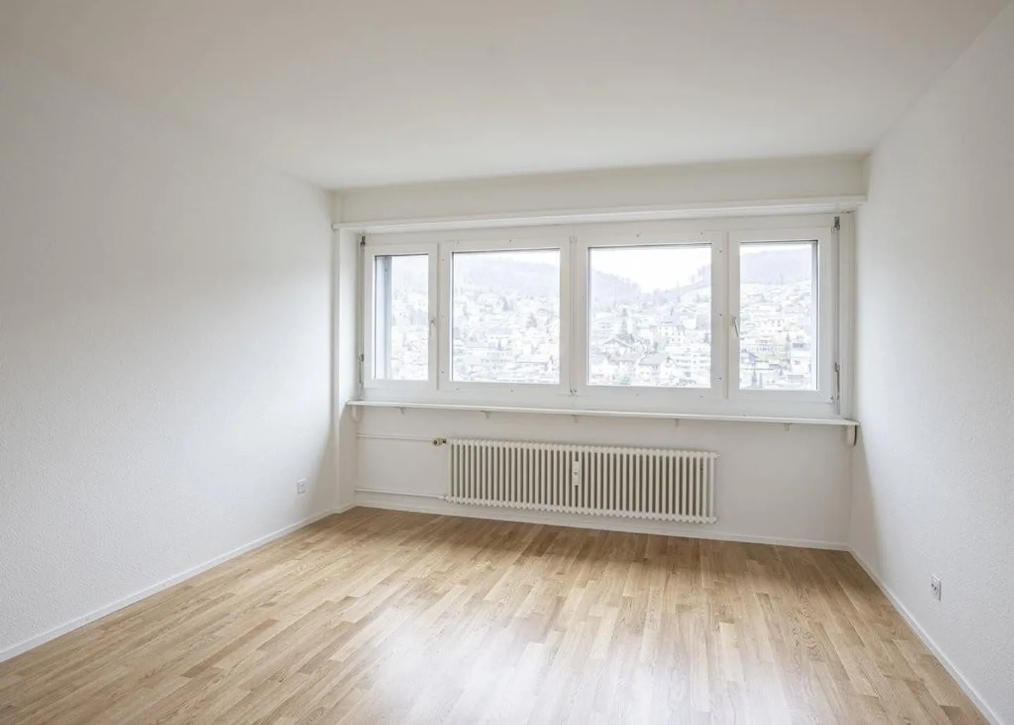 Appartamento luminoso in una posizione tranquilla con una splendida terrazza sul tetto e vista panoramica - Foto 6 di 11