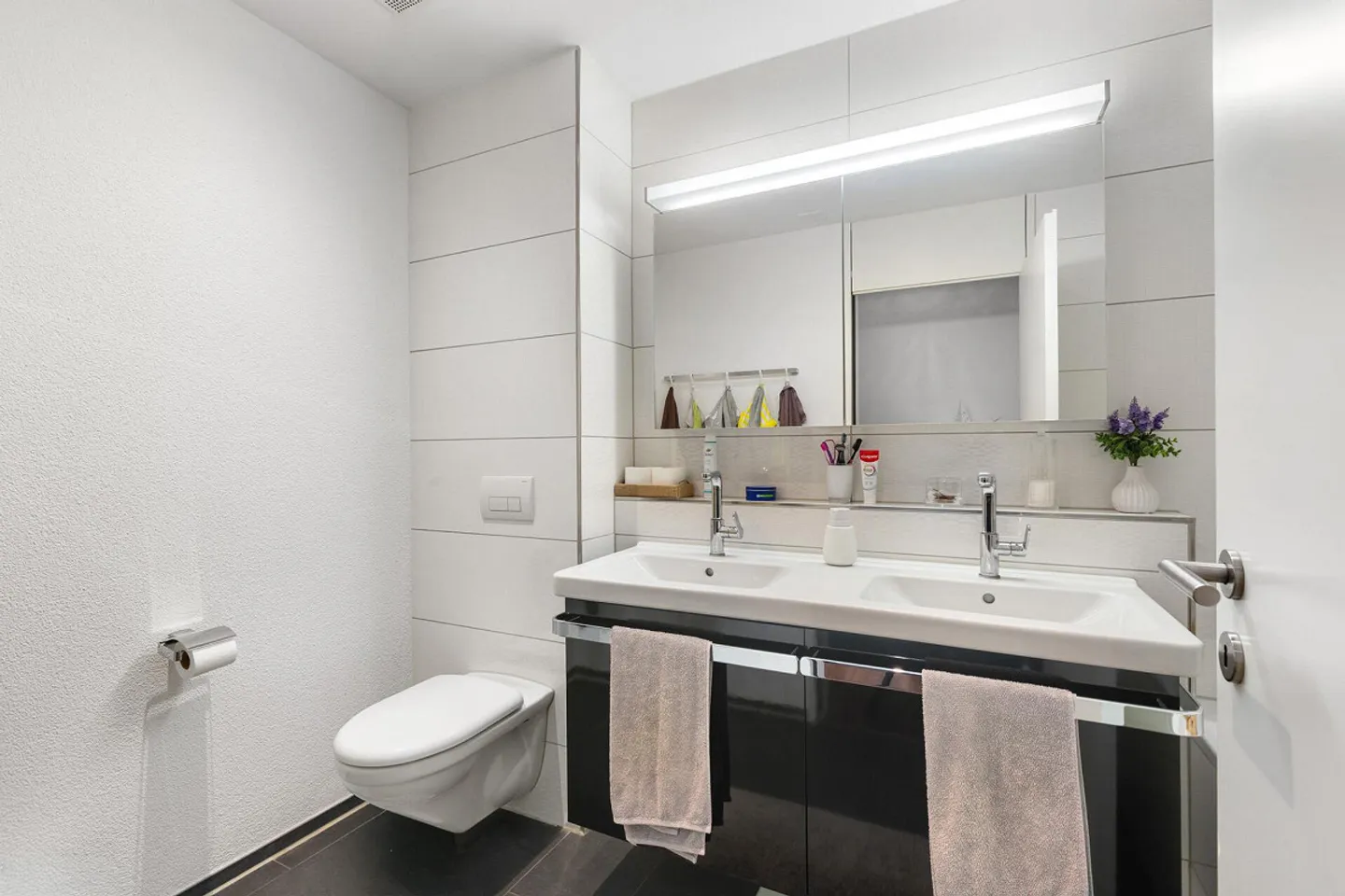 Vivre avec de l'espace : Moderne, 4,5 pièces et deux espaces extérieurs - Photo 7 sur 10