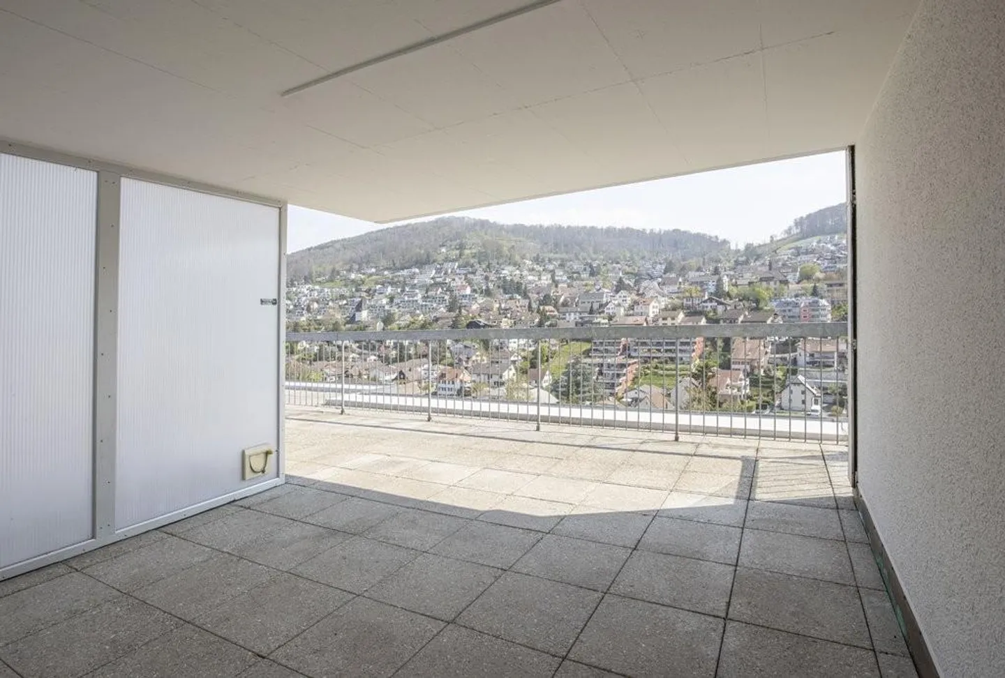 Appartamento luminoso in una posizione tranquilla con una splendida terrazza sul tetto e vista panoramica - Foto 11 di 11