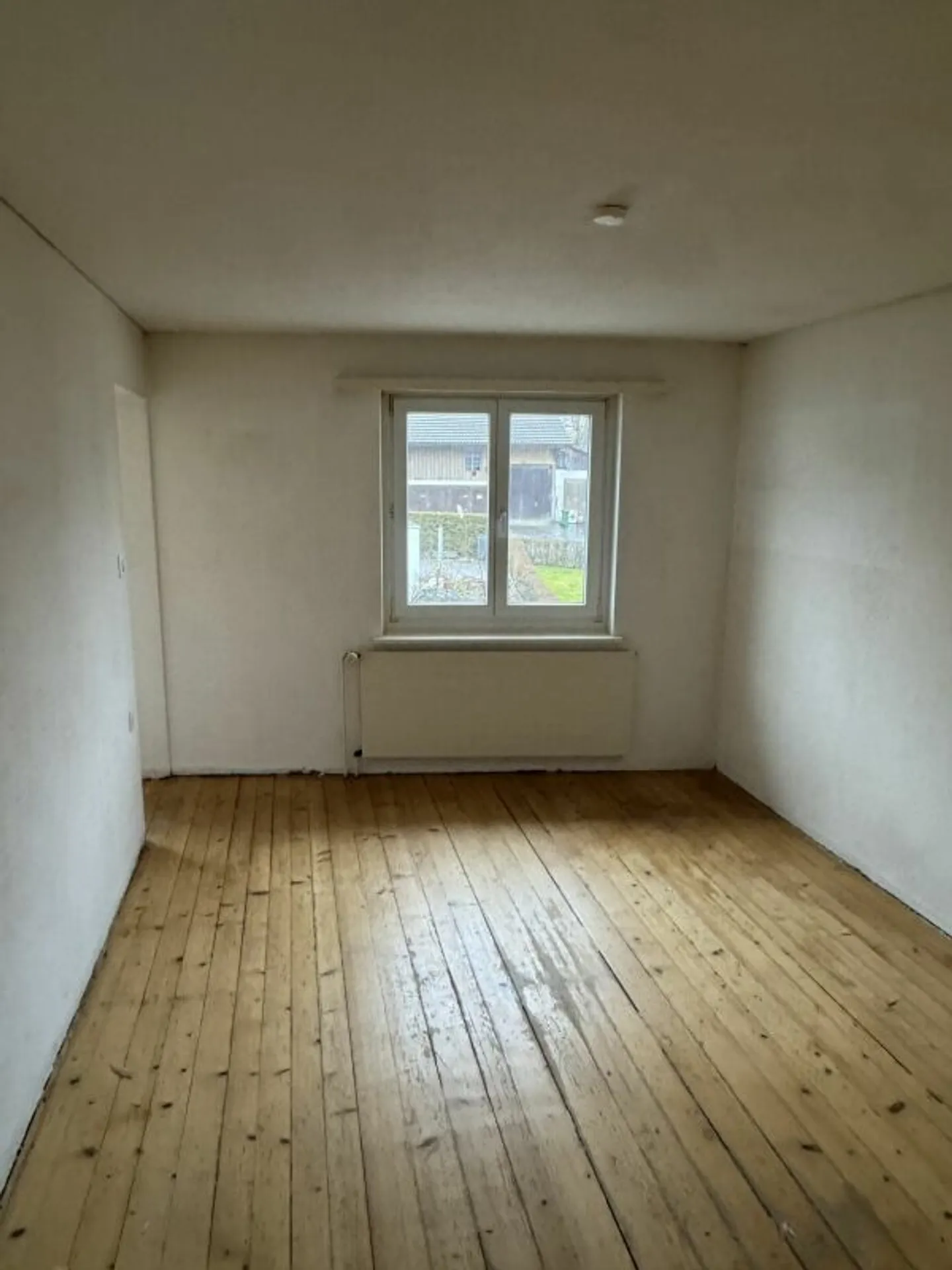 Ampio appartamento di 5,5 stanze in un vecchio edificio - Foto 6 di 9