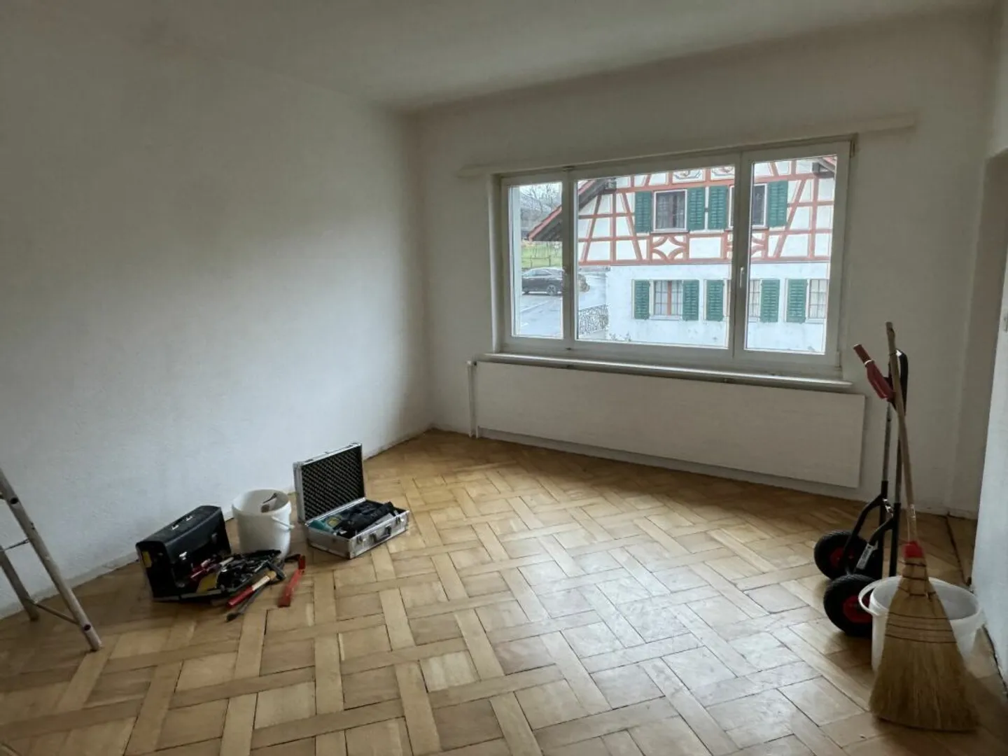 Ampio appartamento di 5,5 stanze in un vecchio edificio - Foto 7 di 9