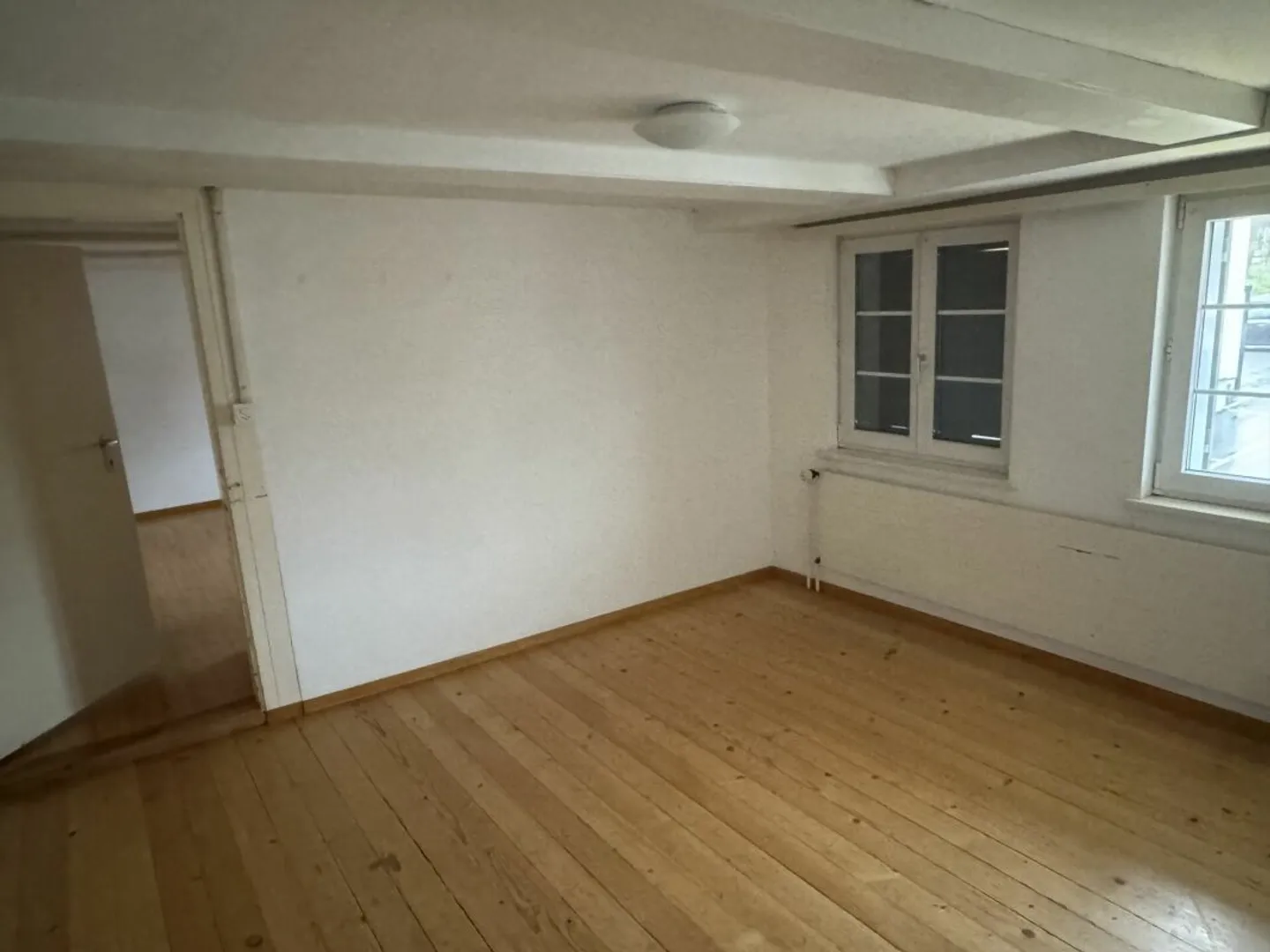 Ampio appartamento di 5,5 stanze in un vecchio edificio - Foto 4 di 9