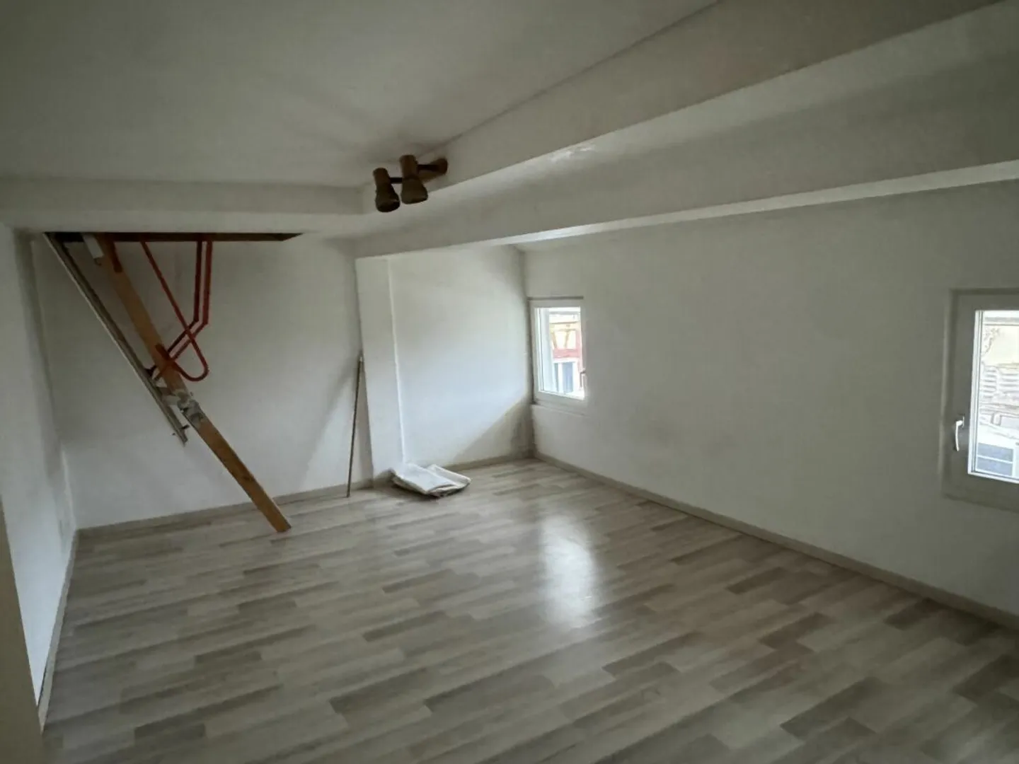 Ampio appartamento di 5,5 stanze in un vecchio edificio - Foto 5 di 9