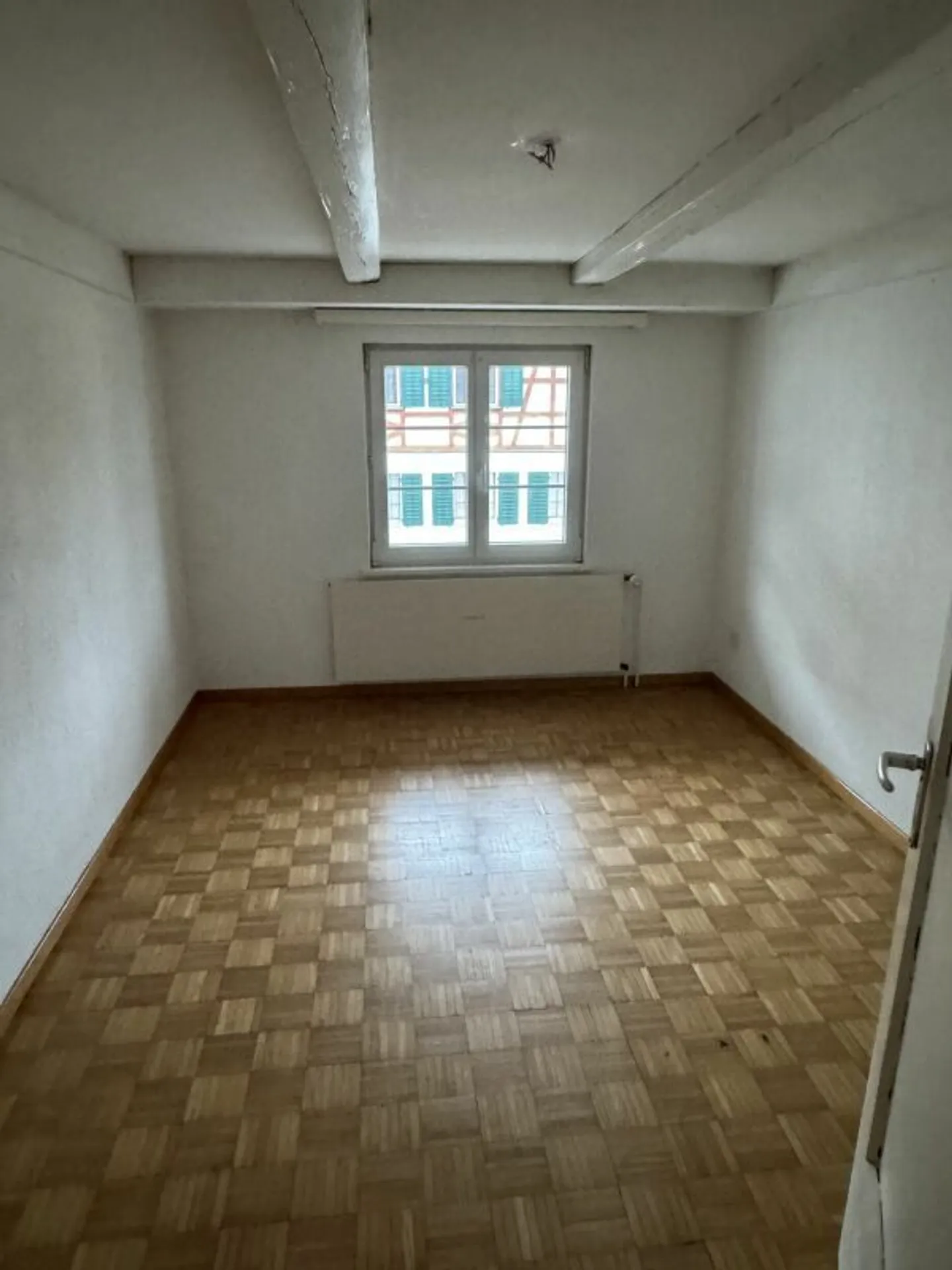 Ampio appartamento di 5,5 stanze in un vecchio edificio - Foto 8 di 9