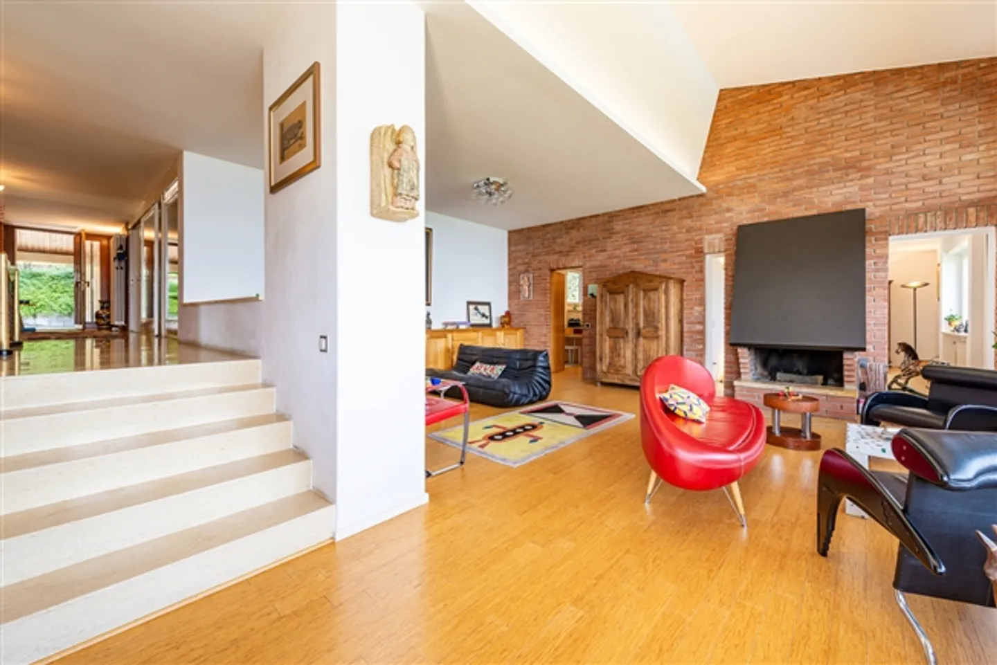 Elegant Signature Villa with Breathtaking Lake View - Photo 11 of 20