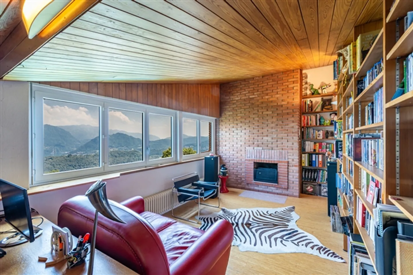 Elegant Signature Villa with Breathtaking Lake View - Photo 13 of 20