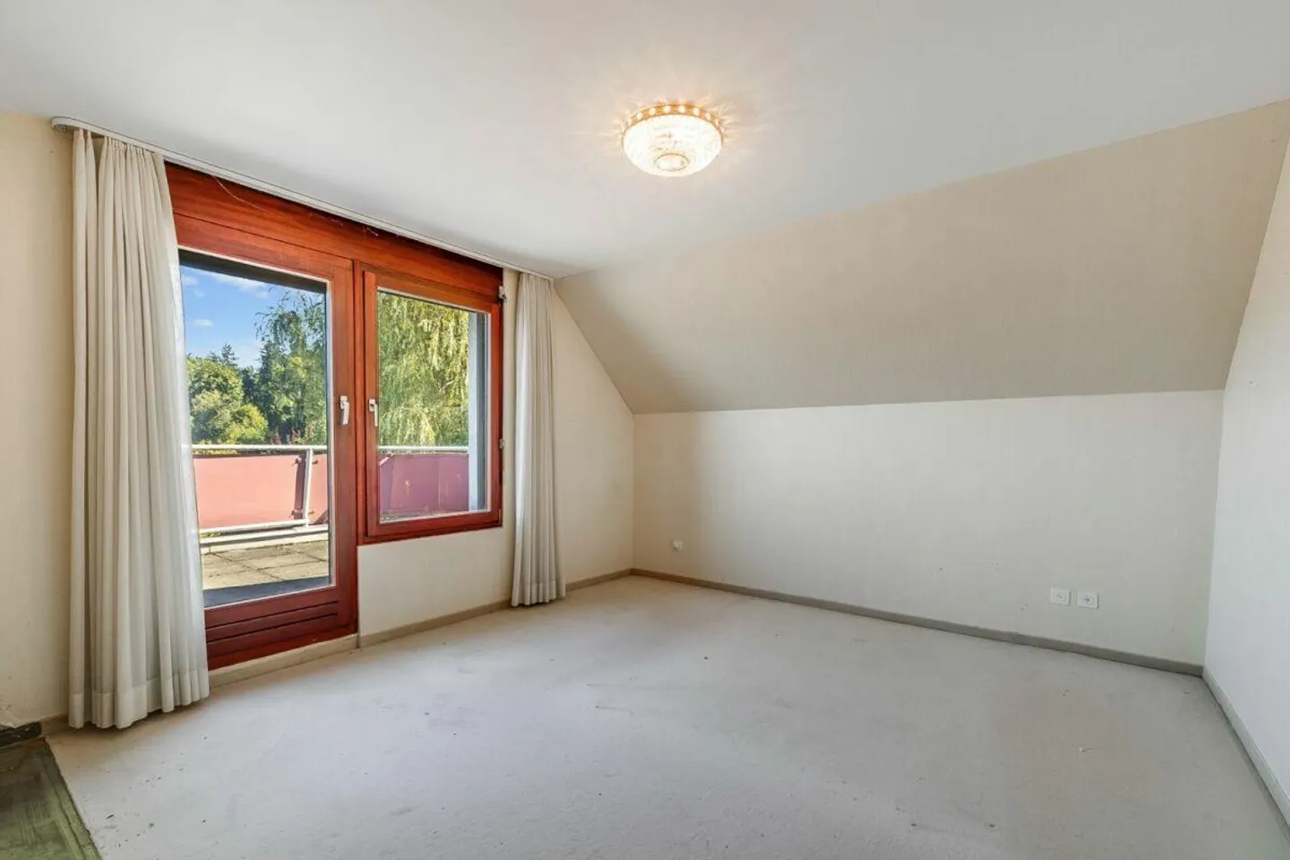 Maison individuelle indépendante sur grand terrain dans un endroit calme - Photo 9 sur 13