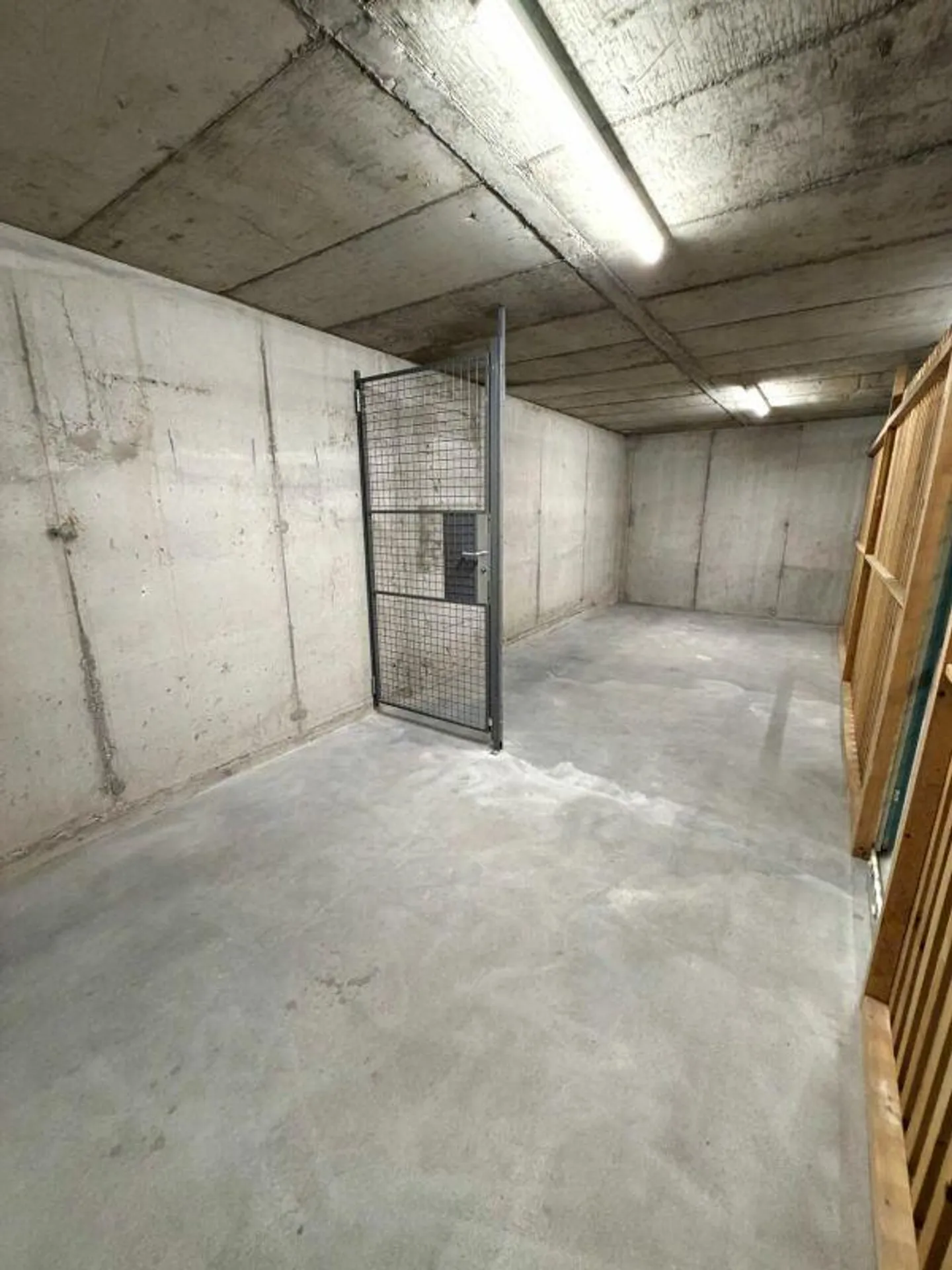Espace de stockage/archivage spacieux à côté de Metalli - Photo 3 sur 5