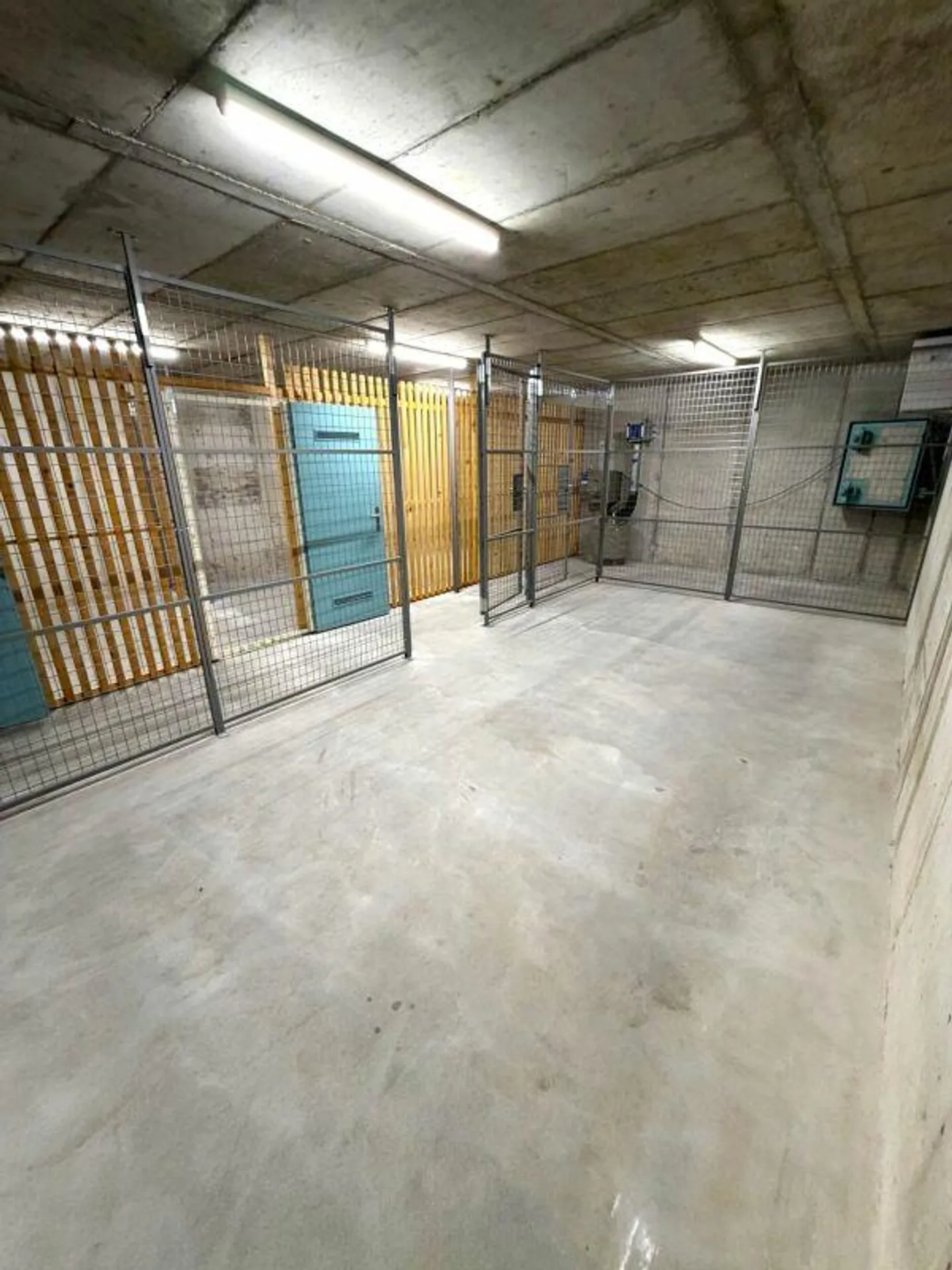 Espace de stockage/archivage spacieux à côté de Metalli - Photo 4 sur 5
