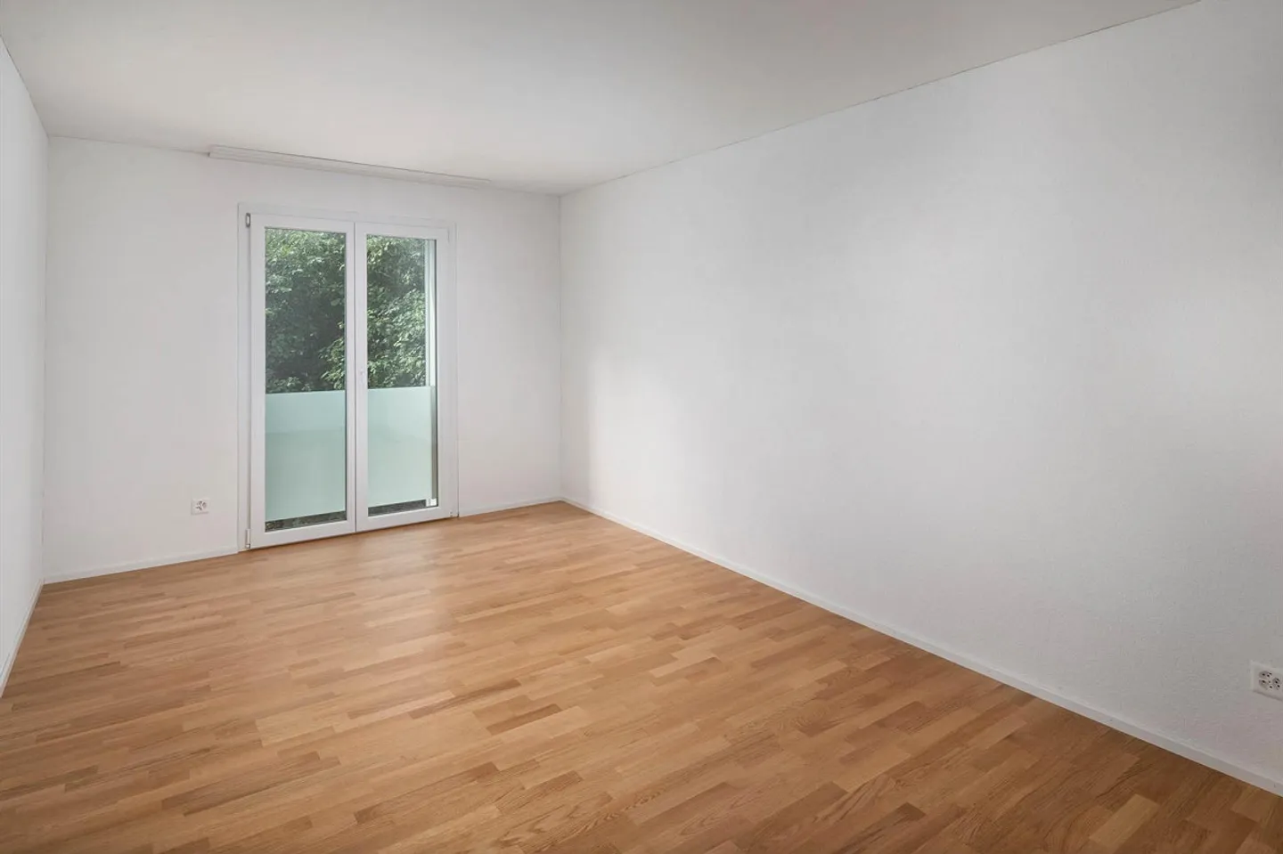 Modern, freshly renovated apartment with unobstructed lake view - Photo 3 of 7