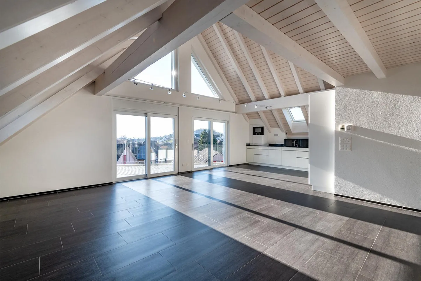 Dreamlike Apartment in a Low-Tax Community - Photo 6 of 17