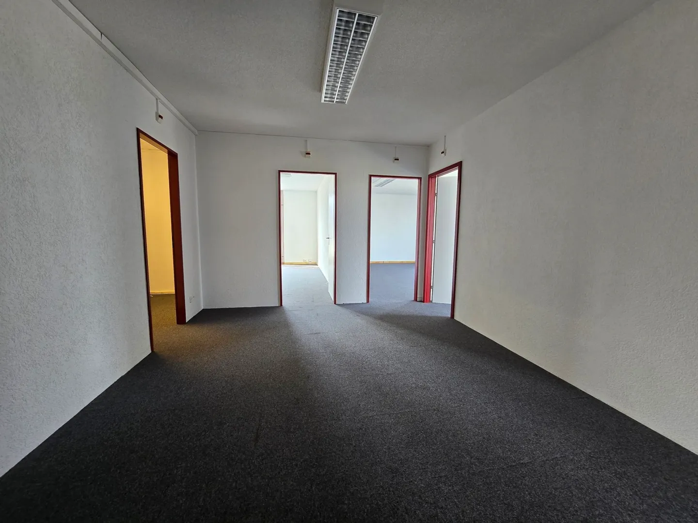 Office space for rent - Photo 5 of 9