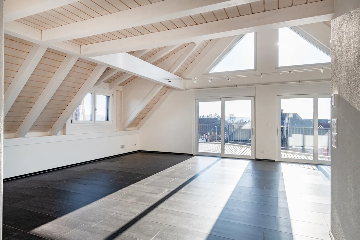 Dreamlike Apartment in a Low-Tax Community - Photo 7 of 17
