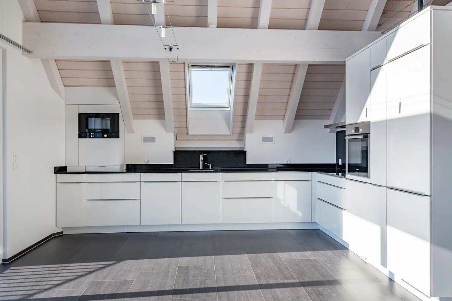 Dreamlike Apartment in a Low-Tax Community - Photo 8 of 17