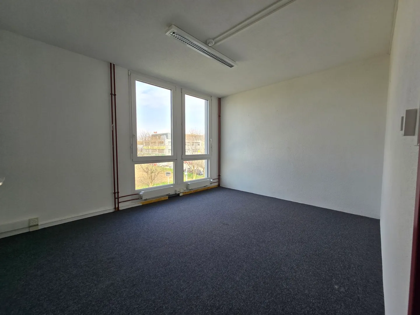 Office space for rent - Photo 6 of 9