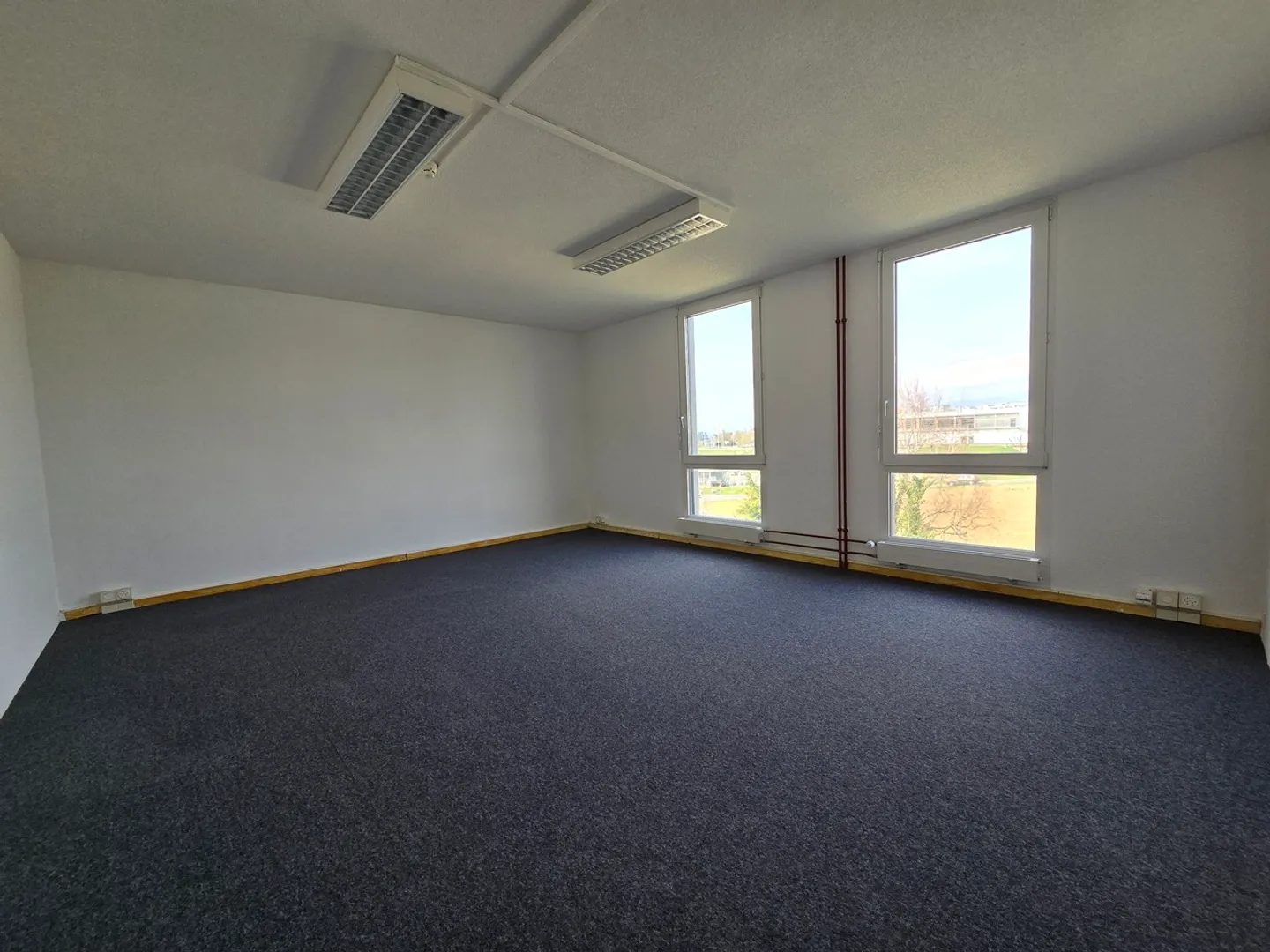 Office space for rent - Photo 7 of 9