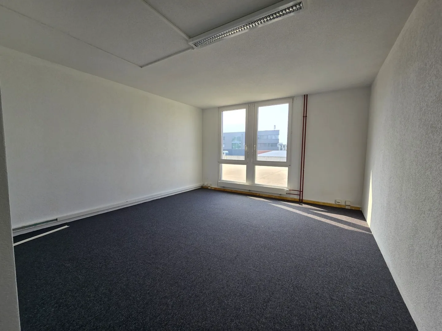 Office space for rent - Photo 8 of 9
