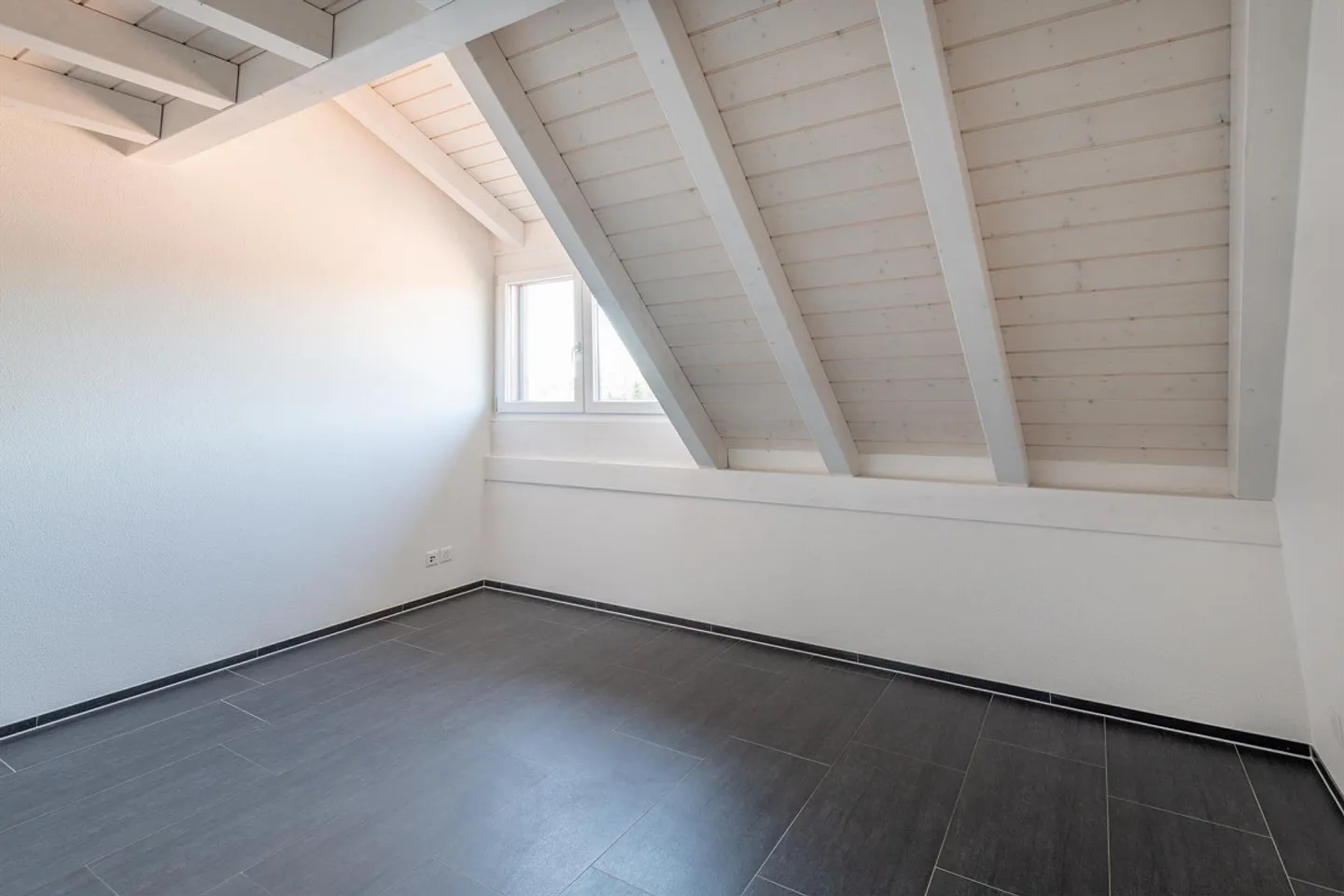 Dreamlike Apartment in a Low-Tax Community - Photo 13 of 17