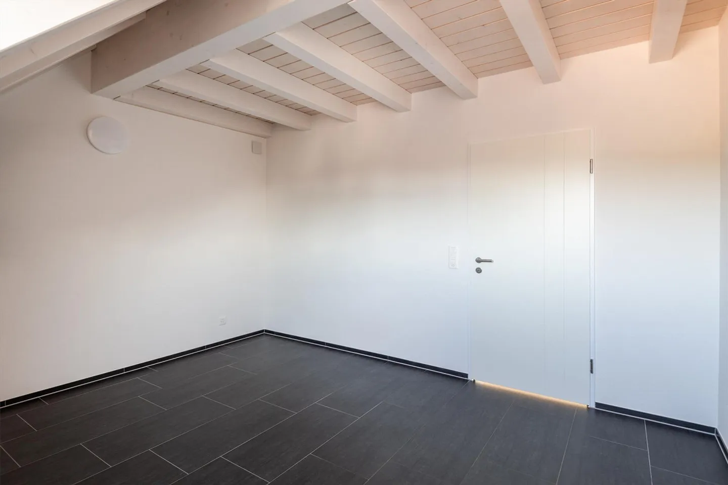Dreamlike Apartment in a Low-Tax Community - Photo 14 of 17