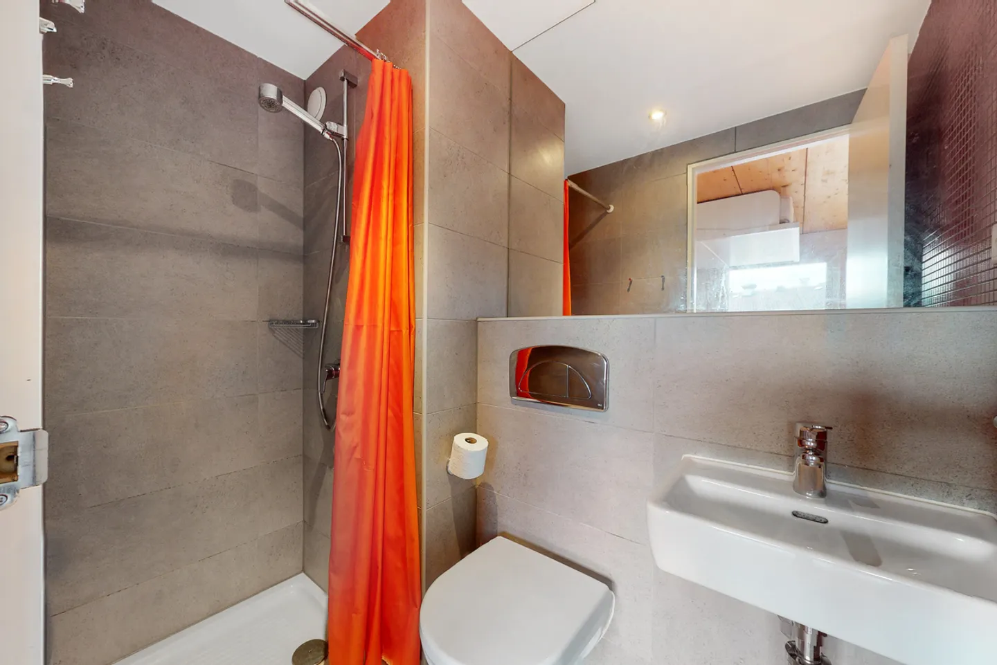 Un monolocale arredato - Buono TL CHF 300,00 offerto! - Foto 3 di 10