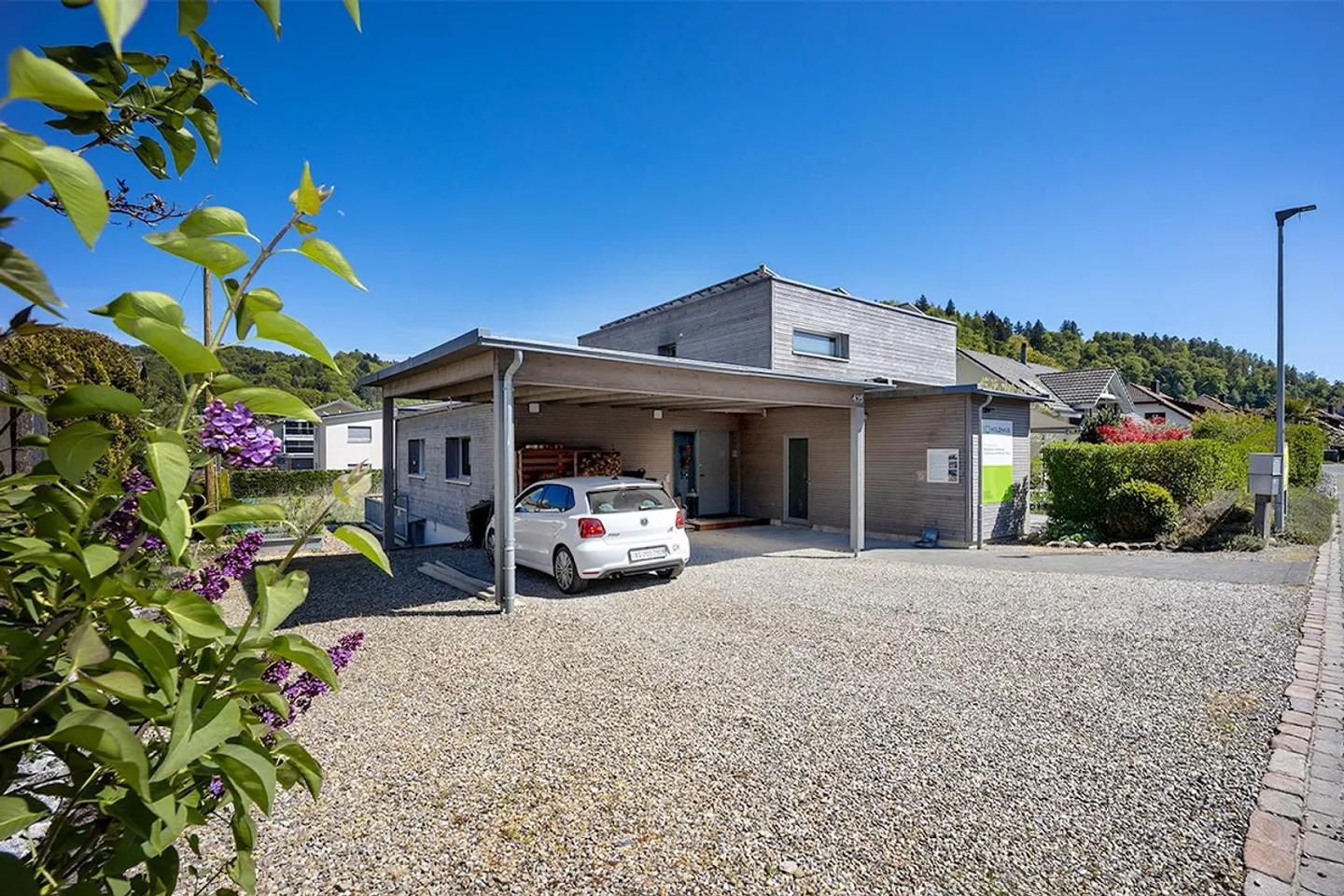 Vivre et travailler dans une maison en bois MINERGIE exclusive - Photo 15 sur 16