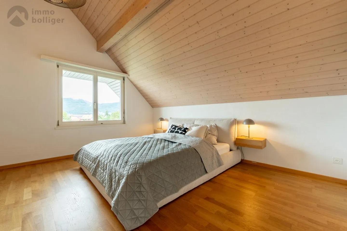 Appartement en duplex lumineux avec cheminée et jardin - Photo 10 sur 15