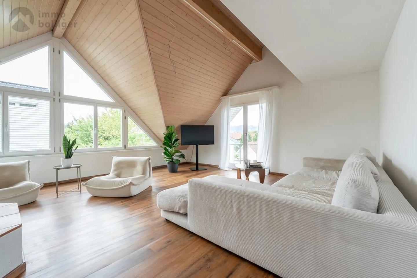 Appartement en duplex lumineux avec cheminée et jardin - Photo 2 sur 15