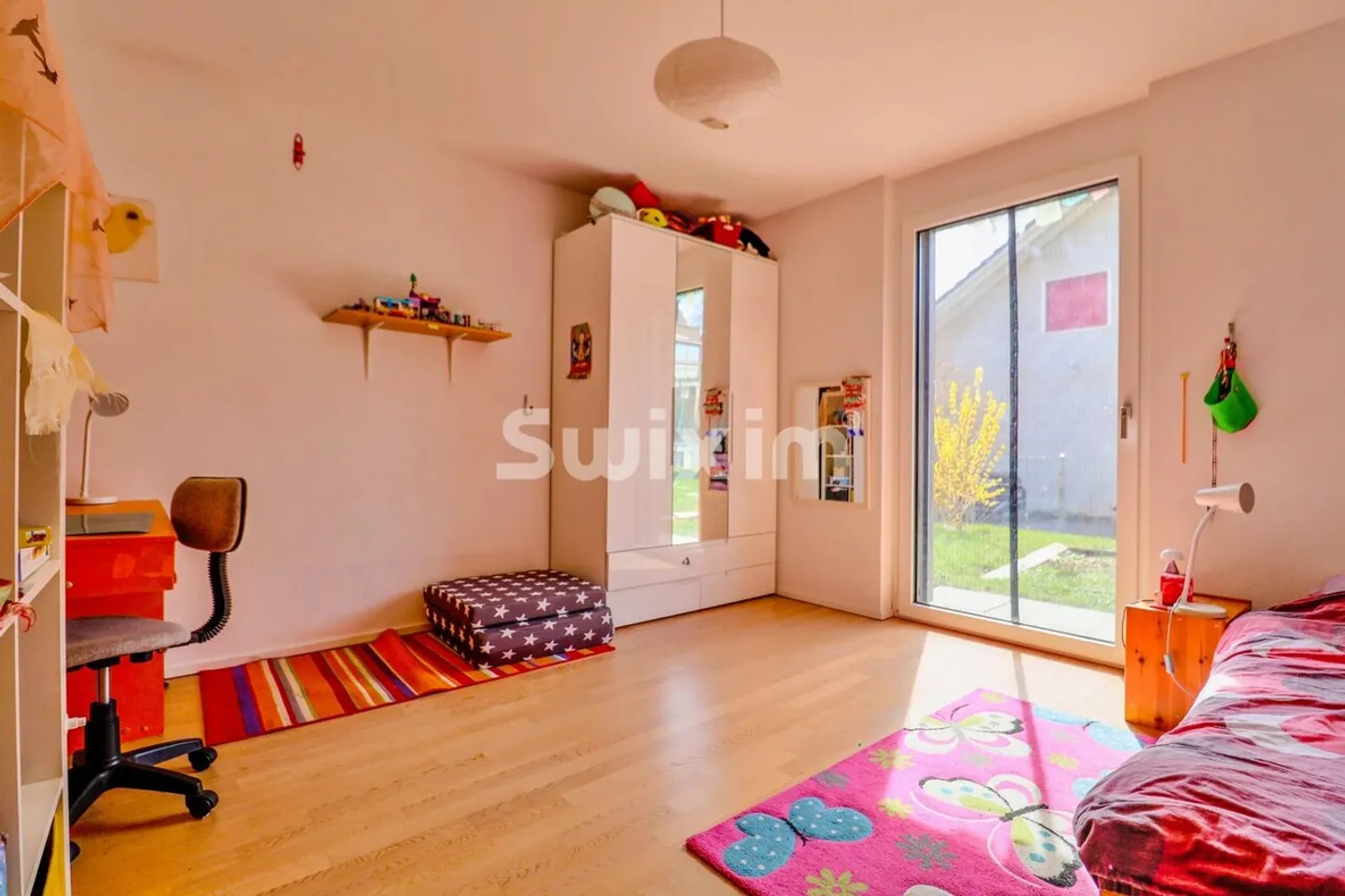 Modern Apartment with Garden - Photo 8 of 8