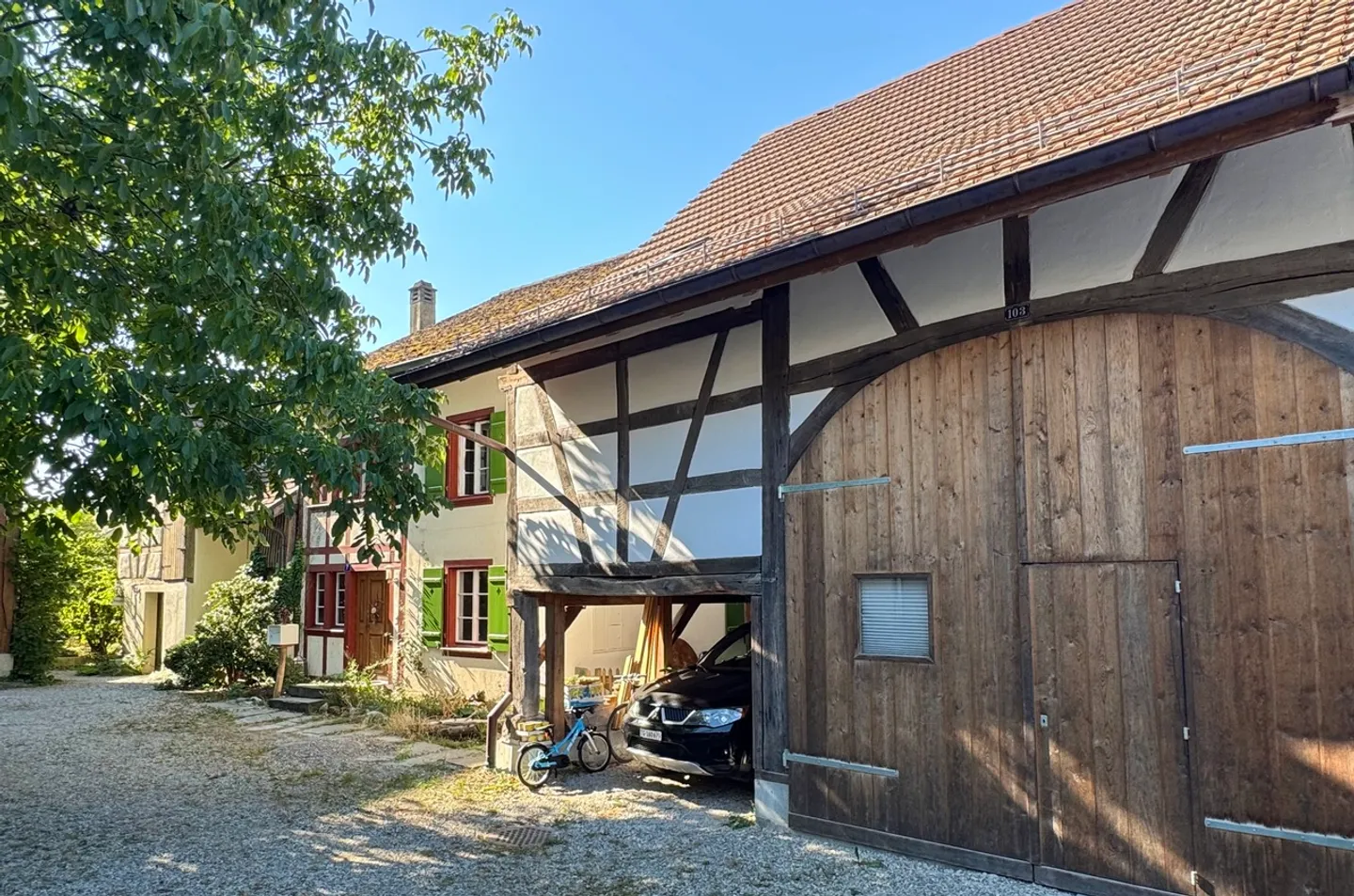 6.5 Zi. Riegelhaus mit grosser Scheune und Garten - Photo 1 of 9