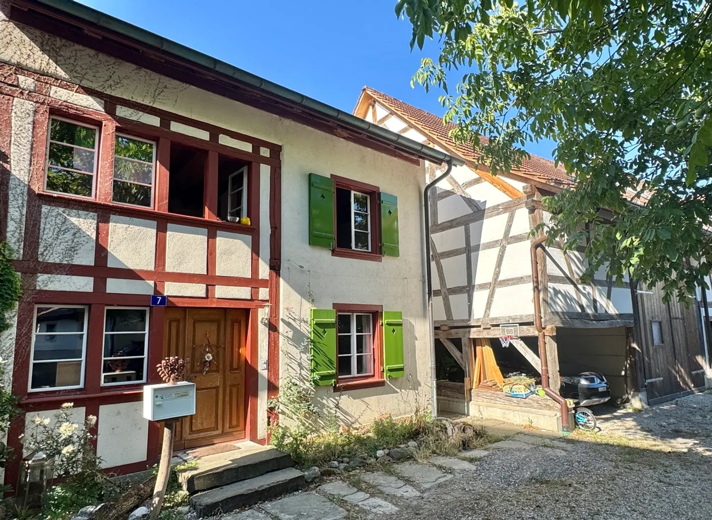 6.5 Zi. Riegelhaus mit grosser Scheune und Garten - Photo 2 of 9