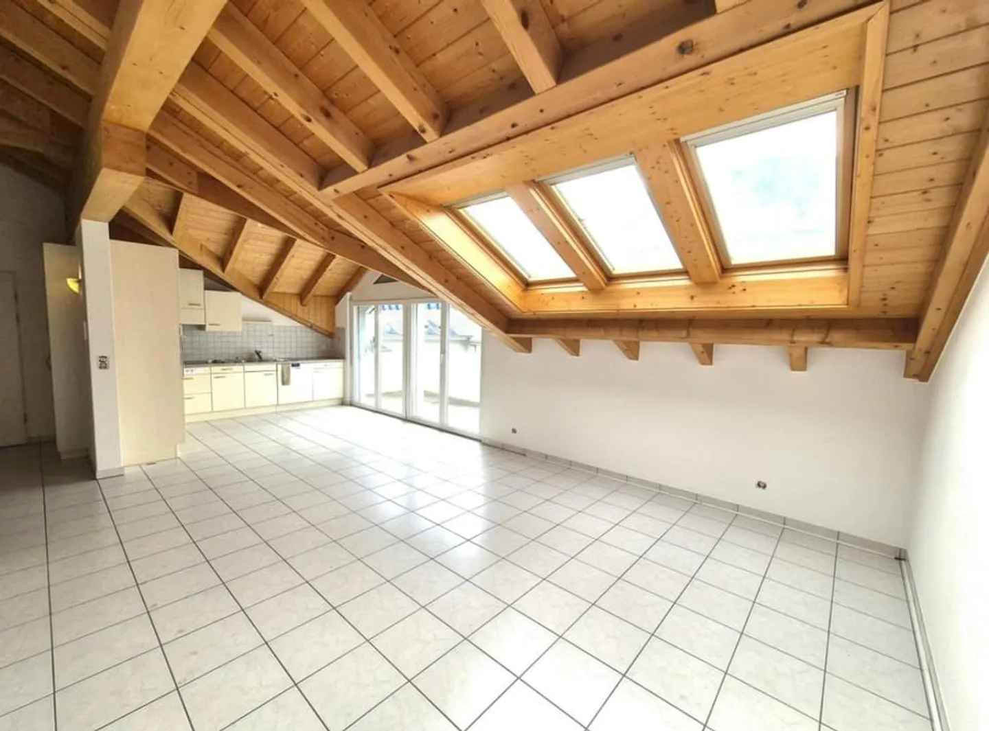 Ampio appartamento di 4,5 locali con vista sulle montagne a Visp - Foto 1 di 10