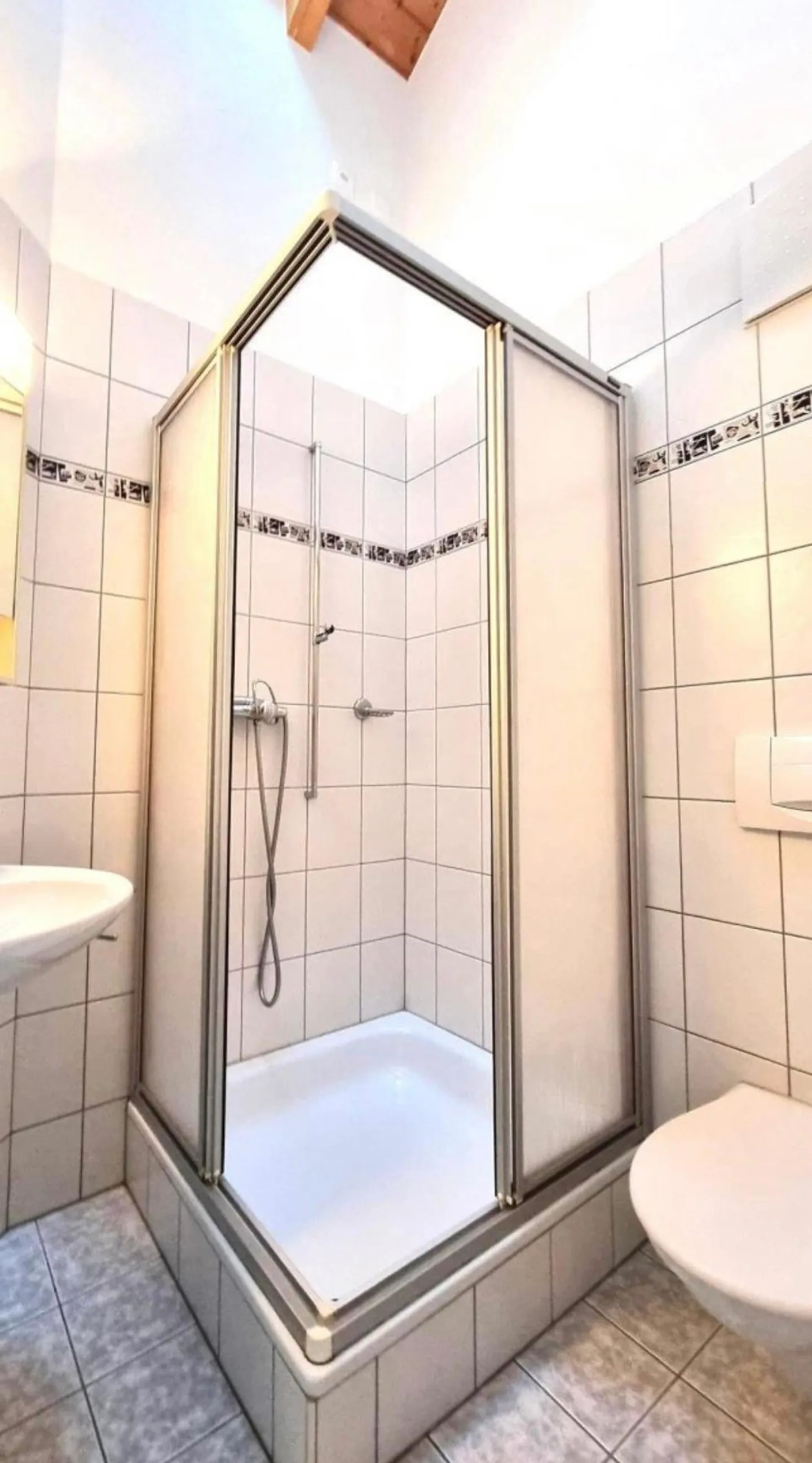 Ampio appartamento di 4,5 locali con vista sulle montagne a Visp - Foto 5 di 10