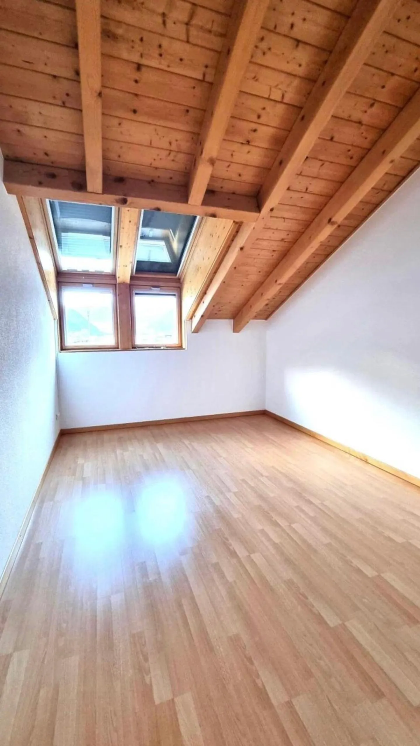 Ampio appartamento di 4,5 locali con vista sulle montagne a Visp - Foto 2 di 10